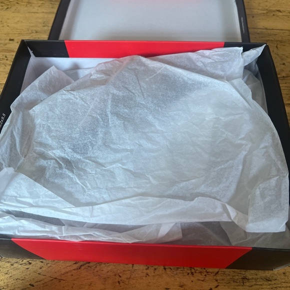 Tan Camo platform heels. Never worn and in the original box - Picture 7 of 7